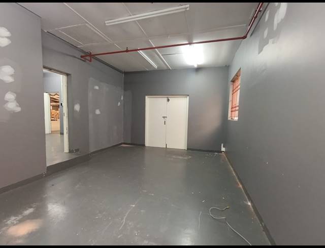 3,353M² WAREHOUSE TO LET IN NEW GERMANY